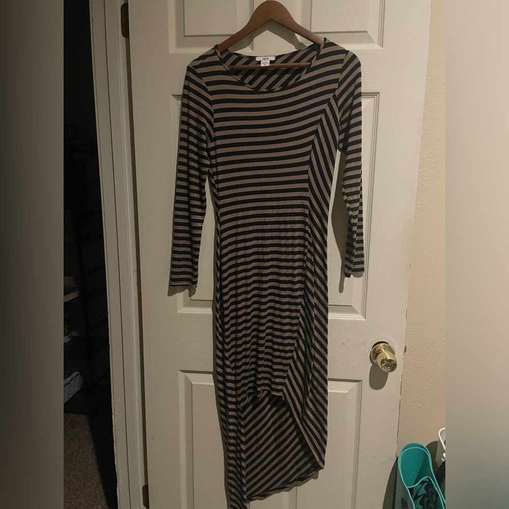 Braille Women’s tan black strike leg, long sleeve dress-medium